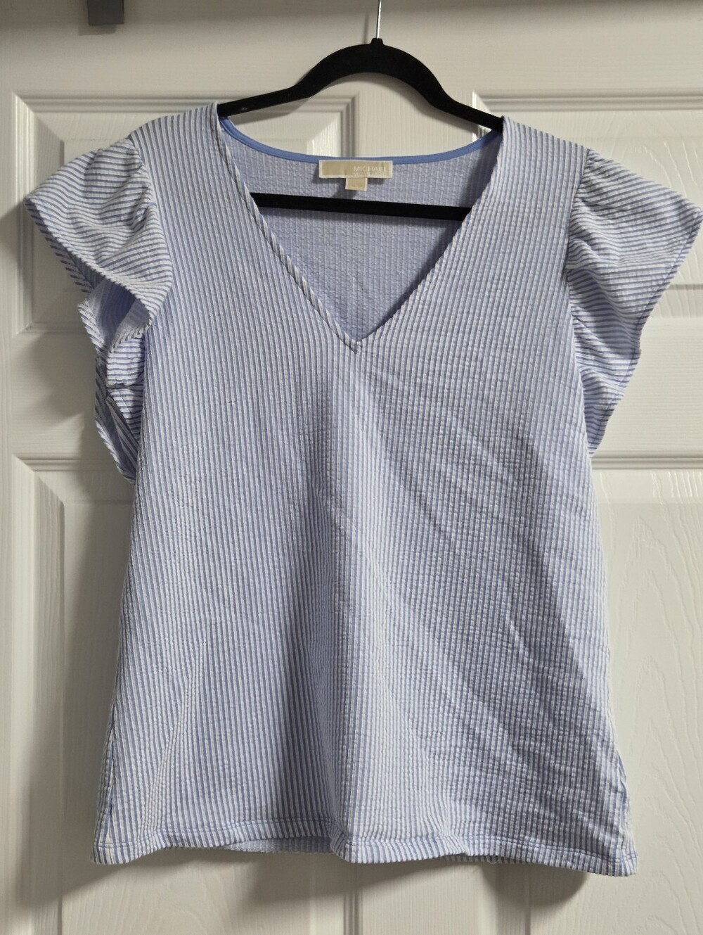 Michael Kors NWOT Blue & White Striped V-Neck Flutter Sleeve Seer Sucker Top L